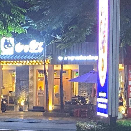 Sai Gon'S Book Hotel - The Airport Front Хошимин Экстерьер фото