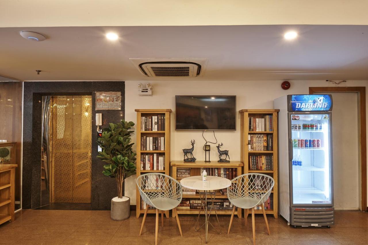 Sai Gon'S Book Hotel - The Airport Front Хошимин Экстерьер фото